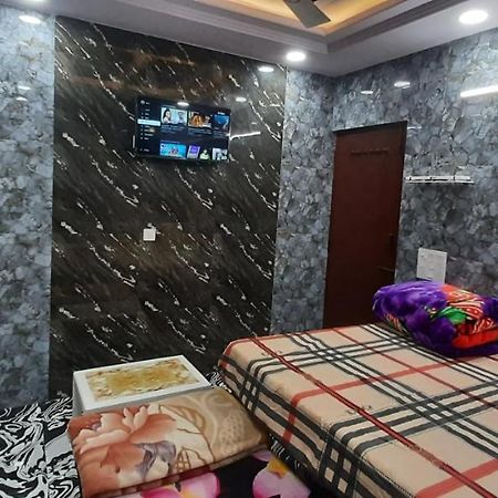 Aggarwal Luxury Room With Private Kitchen Washroom And Balcony Along With Fridge, Ac, Android Tv, Wifi In Main Lajpat Nagar Нью-Дели Экстерьер фото