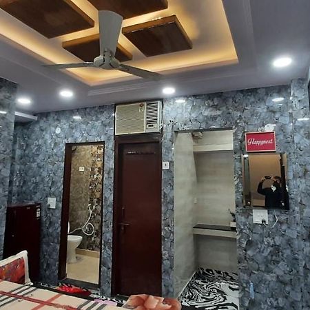 Aggarwal Luxury Room With Private Kitchen Washroom And Balcony Along With Fridge, Ac, Android Tv, Wifi In Main Lajpat Nagar Нью-Дели Экстерьер фото