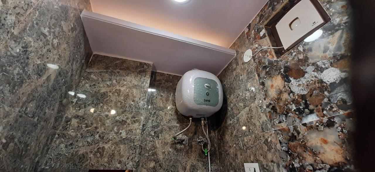 Aggarwal Luxury Room With Private Kitchen Washroom And Balcony Along With Fridge, Ac, Android Tv, Wifi In Main Lajpat Nagar Нью-Дели Экстерьер фото
