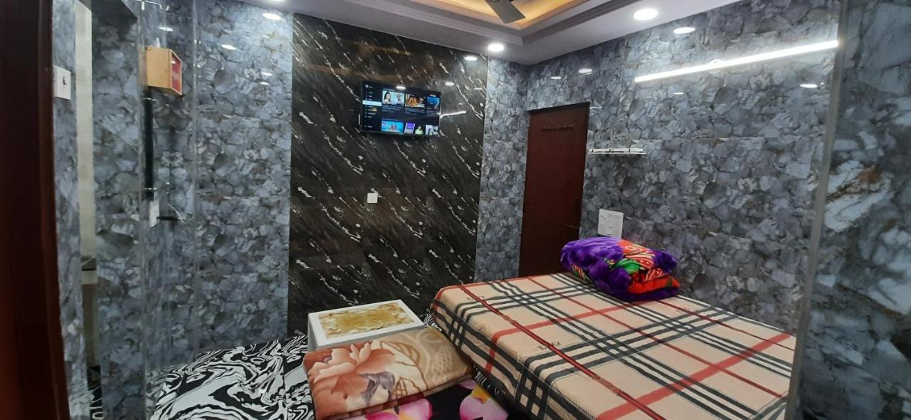 Aggarwal Luxury Room With Private Kitchen Washroom And Balcony Along With Fridge, Ac, Android Tv, Wifi In Main Lajpat Nagar Нью-Дели Экстерьер фото