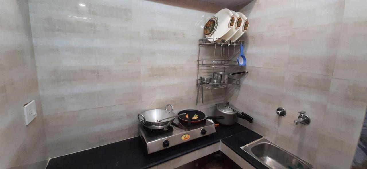 Aggarwal Luxury Room With Private Kitchen Washroom And Balcony Along With Fridge, Ac, Android Tv, Wifi In Main Lajpat Nagar Нью-Дели Экстерьер фото