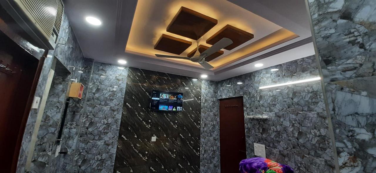 Aggarwal Luxury Room With Private Kitchen Washroom And Balcony Along With Fridge, Ac, Android Tv, Wifi In Main Lajpat Nagar Нью-Дели Экстерьер фото