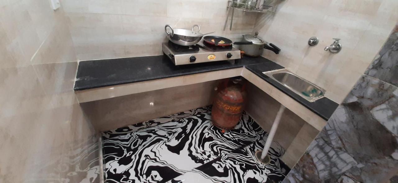 Aggarwal Luxury Room With Private Kitchen Washroom And Balcony Along With Fridge, Ac, Android Tv, Wifi In Main Lajpat Nagar Нью-Дели Экстерьер фото